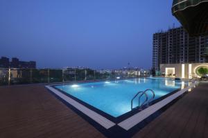 Piscina a Celestial Manor o a prop