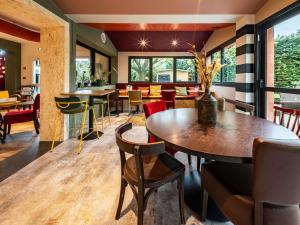 Posezení v ubytování greet Hotel Massieux Lyon Nord + 37 fotografií