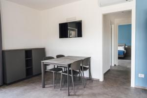 a dining room with a table and chairs at Holiday Apartments Campoverde in Salò