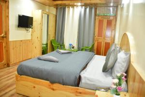 Letto o letti in una camera di The Desire Manali