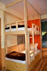 Letto o letti in una camera di The Desire Manali