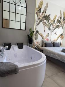 Posteľ alebo postele v izbe v ubytovaní Jacuzzi Apartamenty Gdańsk - RELAX Apartments
