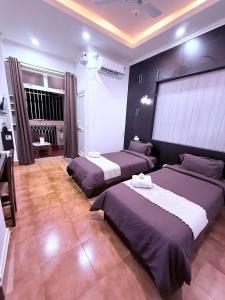 a bedroom with three beds in a room at Rest Inn Hotel in Jāmb +16 photos