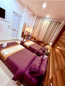 a bedroom with two beds and a window at Rest Inn Hotel in Jāmb