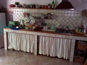 Kuchyň nebo kuchyňský kout v ubytování Via Ulisse - FBU-URB01