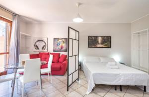 Postel nebo postele na pokoji v ubytování Travelershome Ciampino Suite