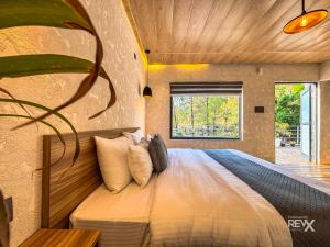 Postel nebo postele na pokoji v ubytování Anupraas Resort