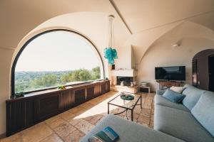 TV/Unterhaltungsangebot in der Unterkunft HelloAPULIA - Masseria Minetta - Infinity Saltwater Pool & Scenic View
