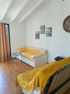 Ένα ή περισσότερα κρεβάτια σε δωμάτιο στο Studio vue mer à Porticcio proche aéroport Ajaccio