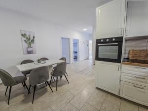 Kuchyňa alebo kuchynka v ubytovaní Apartment Milana