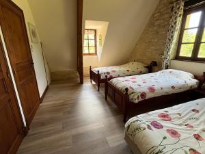 a room with three beds and two windows at DomaineRossignol Acacia in Gourdon-en-quercy