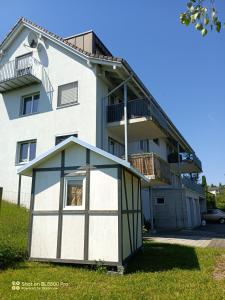 a large white building with a shed in front of it at Tengs in Triboltingen