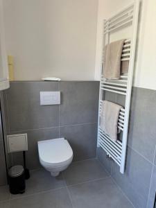 Ένα μπάνιο στο Apart Alm