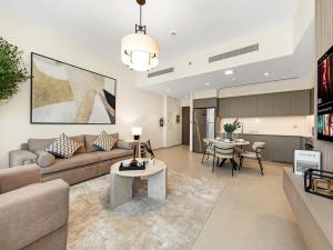 Un lugar para sentarse en Burj Khalifa View Infinity Pool Walk to Dubai Mall