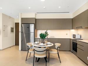 Una cocina o cocineta en Burj Khalifa View Infinity Pool Walk to Dubai Mall