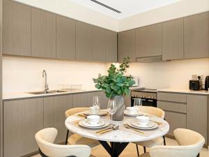 Una cocina o cocineta en Burj Khalifa View Infinity Pool Walk to Dubai Mall