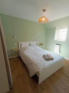 Postel nebo postele na pokoji v ubytování A 1min a pied de la plage Petit fort Philippe