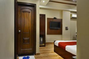 Postel nebo postele na pokoji v ubytování Hotel Today International - In City Centre New Delhi