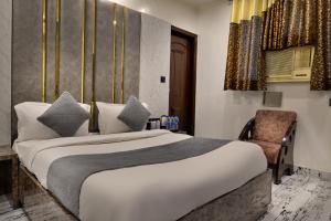 Postel nebo postele na pokoji v ubytování Hotel Today International - In City Centre New Delhi