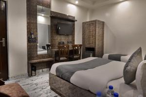 Kuchyň nebo kuchyňský kout v ubytování Hotel Today International - In City Centre New Delhi