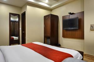 Postel nebo postele na pokoji v ubytování Hotel Today International - In City Centre New Delhi