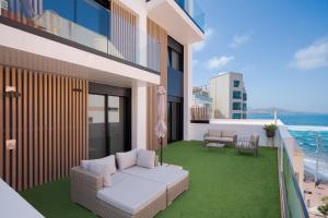 Vue générale sur la mer ou vue sur la mer prise depuis l'appartement