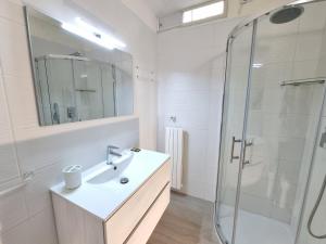 a bathroom with a sink and a shower at Residence Maresol in Vieste