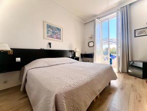 Postel nebo postele na pokoji v ubytování Hotel des Mimosas
