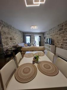 Χώρος καθιστικού στο Rousa village house