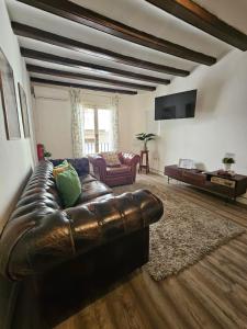 TV a/nebo společenská místnost v ubytování Family Flat Near Ramblas BCN 5 rooms + 30 fotografií