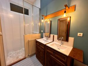 a bathroom with two sinks and a large mirror at Tropical House in Bordeaux +22 photos
