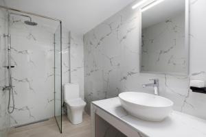 Ένα μπάνιο στο Opal by halu! - Holiday house with Playroom