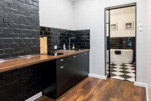 Kuchyňa alebo kuchynka v ubytovaní LivingRoom 1 self Check-in 24h