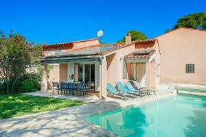 a villa with a swimming pool and a house at Vue Mer I Calme I Verdoyant I 8 Pers I Clim I BBQ in Hyères