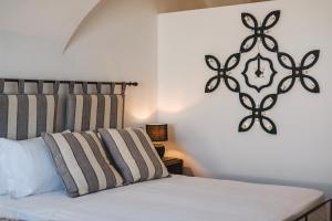Ein Bett oder Betten in einem Zimmer der Unterkunft HelloAPULIA - Masseria Minetta - Infinity Saltwater Pool & Scenic View