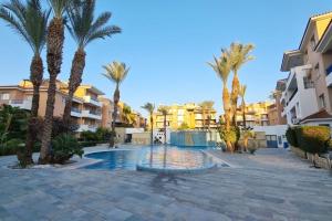 Πισίνα στο ή κοντά στο Large 2-bedroom townhouse with patio, 200Mbps WiFi