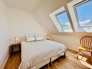 a bedroom with a bed and two windows at Villa 7 pièces à Quiberon - Proche plage, jardin, parking, WiFi - FR-1-478-307 in Quiberon