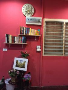 Imagen de la galería de Honey Place Guesthouse,special rate for long stay, en Bangkok