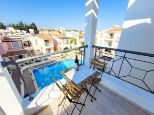 Πισίνα στο ή κοντά στο Large comfortable 2 bedroom apartment 200Mbps WiFi