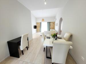 Χώρος καθιστικού στο Large comfortable 2 bedroom apartment 200Mbps WiFi