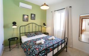 Ένα ή περισσότερα κρεβάτια σε δωμάτιο στο Large comfortable 2 bedroom apartment 200Mbps WiFi