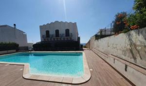 a swimming pool on the side of a building at La riva in Noto Marina