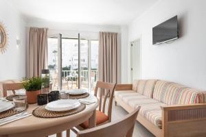 Galeriebild der Unterkunft Apartamentos Playa Marina in Cala Ferrera