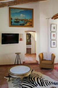 a living room with a table and a couch at Casa Rural Jijona in Jijona