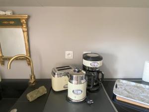 Clos d'Aurelia, Gîte de charme的咖啡和沏茶工具