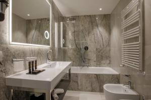 Koupelna v ubytování Hotel St Martin by OMNIA hotels