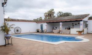 a swimming pool in the backyard of a house at Finca Orate in Mairena del Alcor