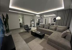 Кът за сядане в Amara - Almalqa 3BR Aprt R4