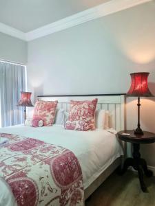 En eller flere senge i et værelse på Point Village Accommodation - Beach Club 307 + 7 billeder