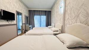 Postel nebo postele na pokoji v ubytování Dancenter San Marino Hotel